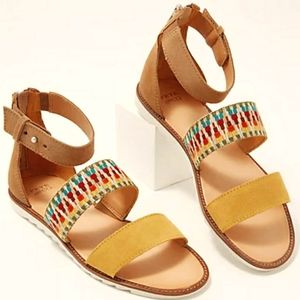 FRYE & CO ADJUSTABLE STRAP SANDALE PORT RAINBOW 🌈 MULTI SZ 6M